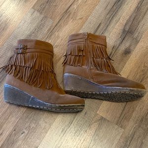 Chantel 1 Brown suede fringe wedge style short boots sz8 comfy leather boho boot